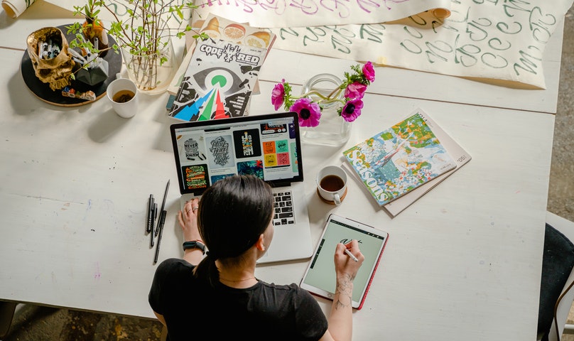 Perbedaan Antara Pekerjaan Tetap Dan Freelance