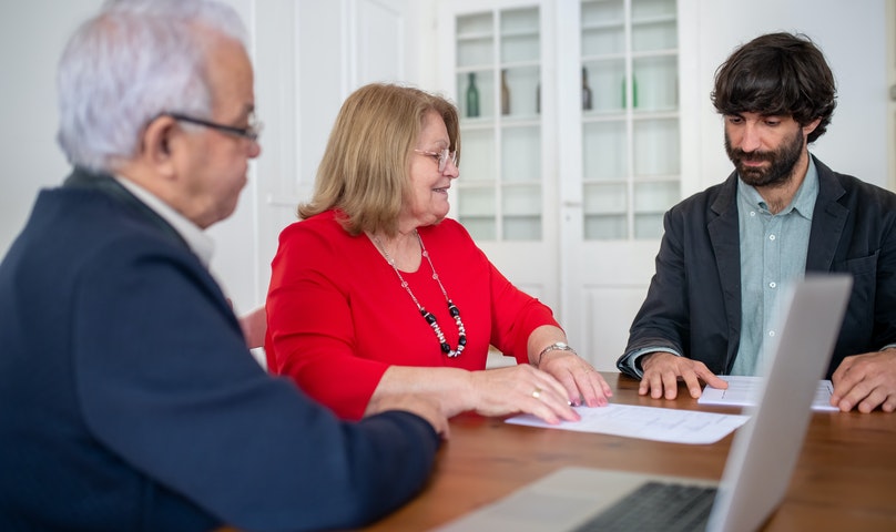 Asuransi Kesehatan Keluarga Vs Individu, Mana yang Worth It?